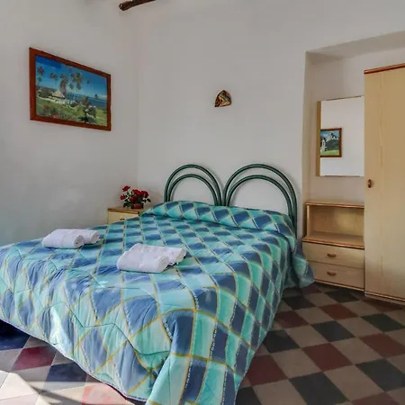Alicudi Apartment *